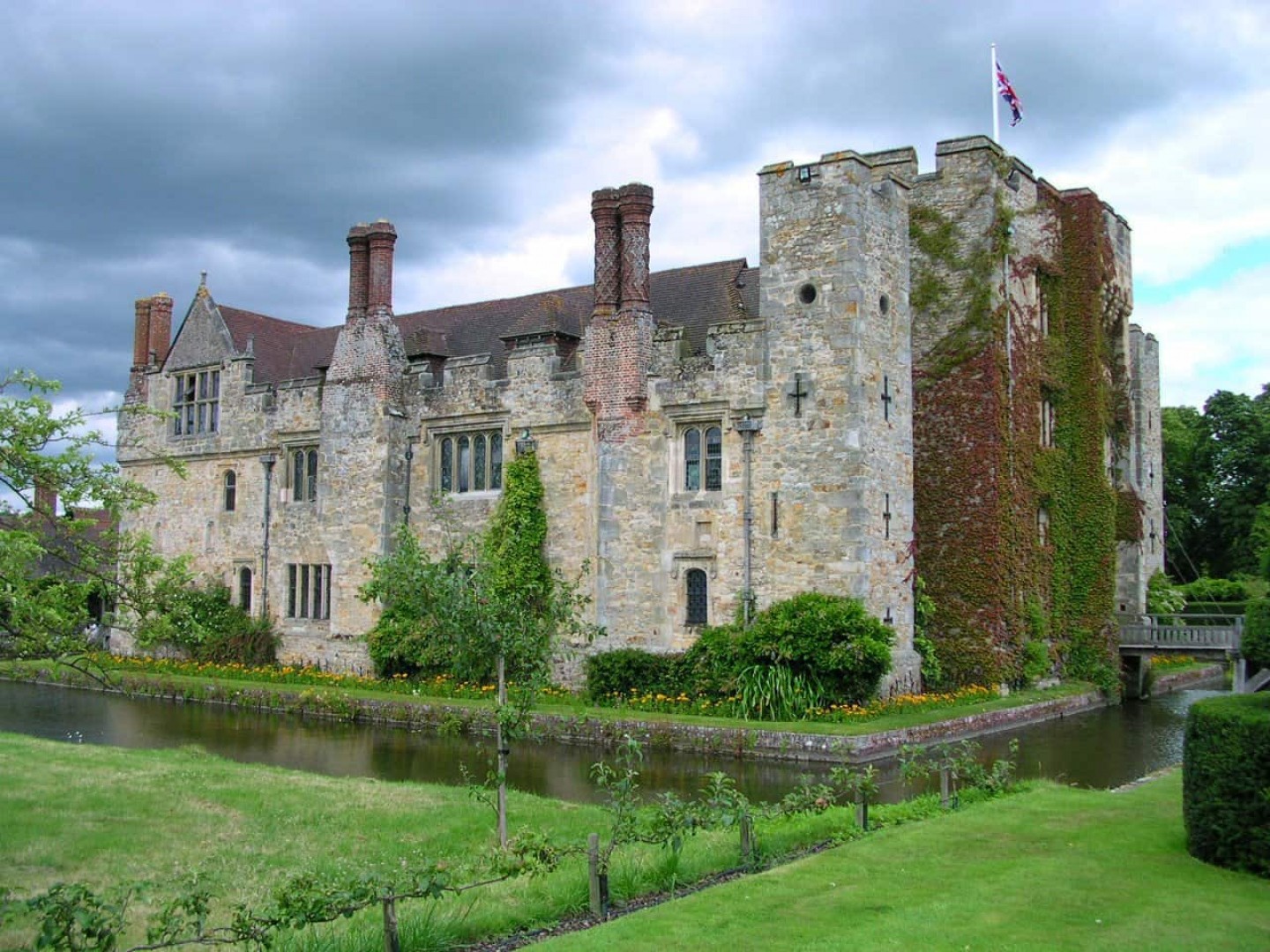 HeverCastle_1